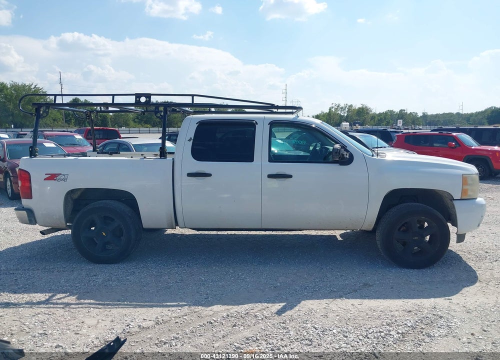 2011 CHEVROLET SILVERADO 1500 LT VIN: 3GCPKSE37BG309910