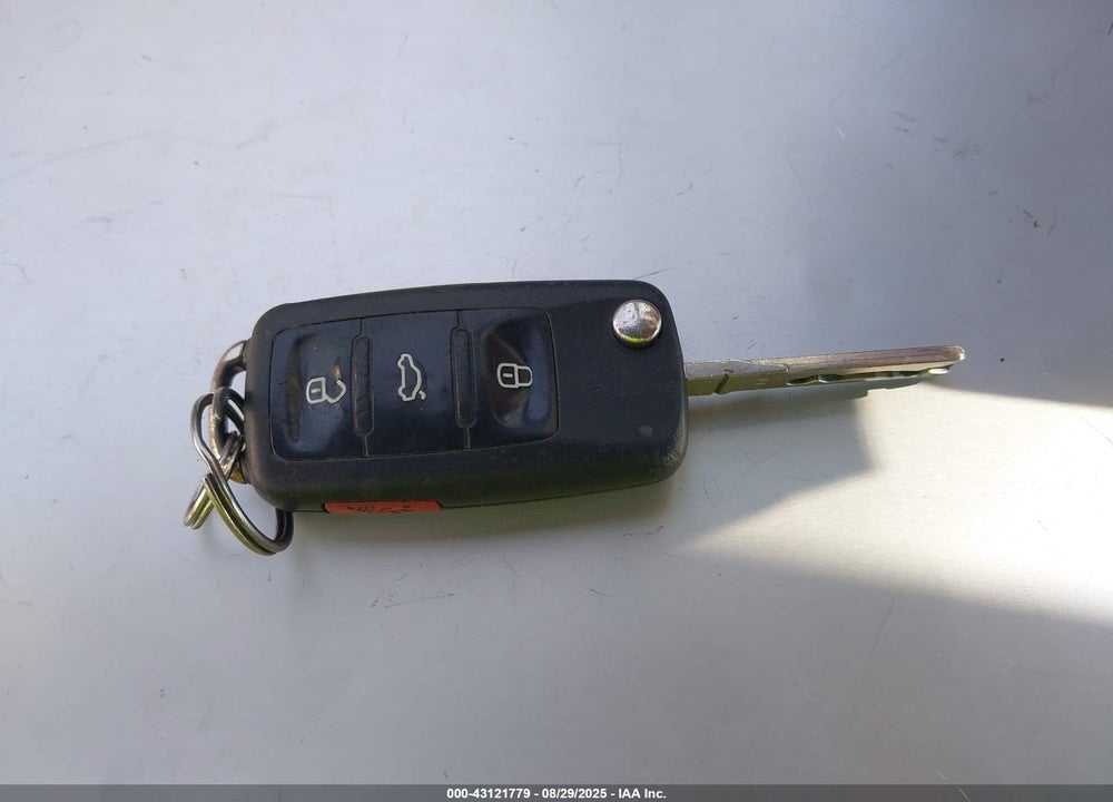 2015 VOLKSWAGEN BEETLE VIN: 3VWF17AT7FM605144