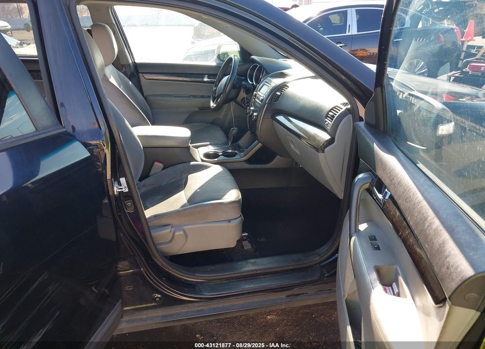 2013 KIA SORENTO LX VIN: 5XYKT3A67DG311560