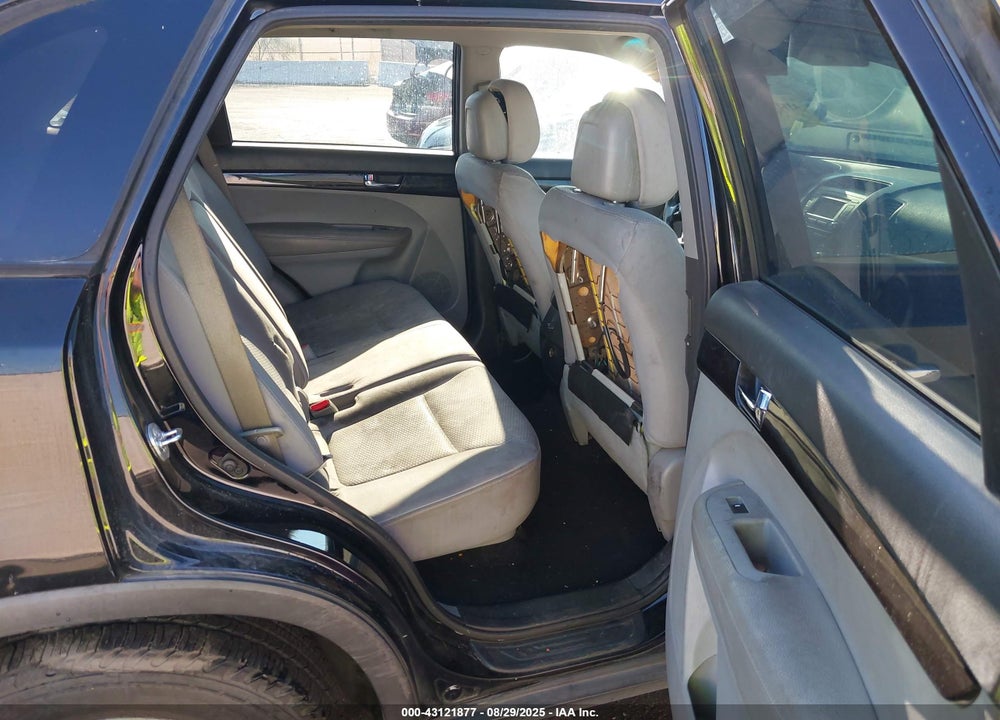 2013 KIA SORENTO LX VIN: 5XYKT3A67DG311560