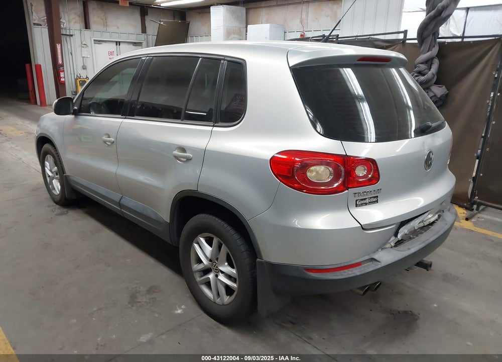 2011 VOLKSWAGEN TIGUAN VIN: WVGAV7AX3BW527164