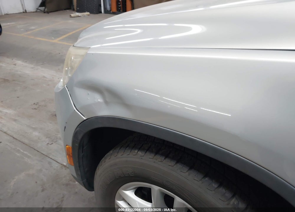 2011 VOLKSWAGEN TIGUAN VIN: WVGAV7AX3BW527164