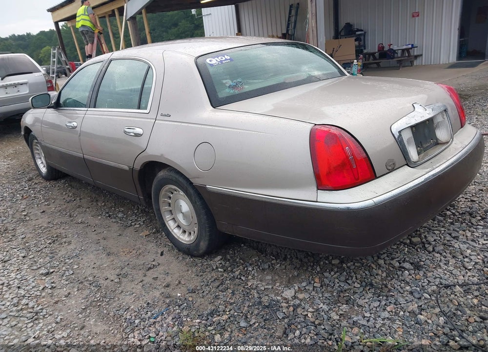 1999 LINCOLN TOWN CAR EXECUTIVE VIN: 1LNHM81W1XY638614