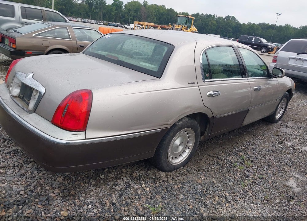 1999 LINCOLN TOWN CAR EXECUTIVE VIN: 1LNHM81W1XY638614