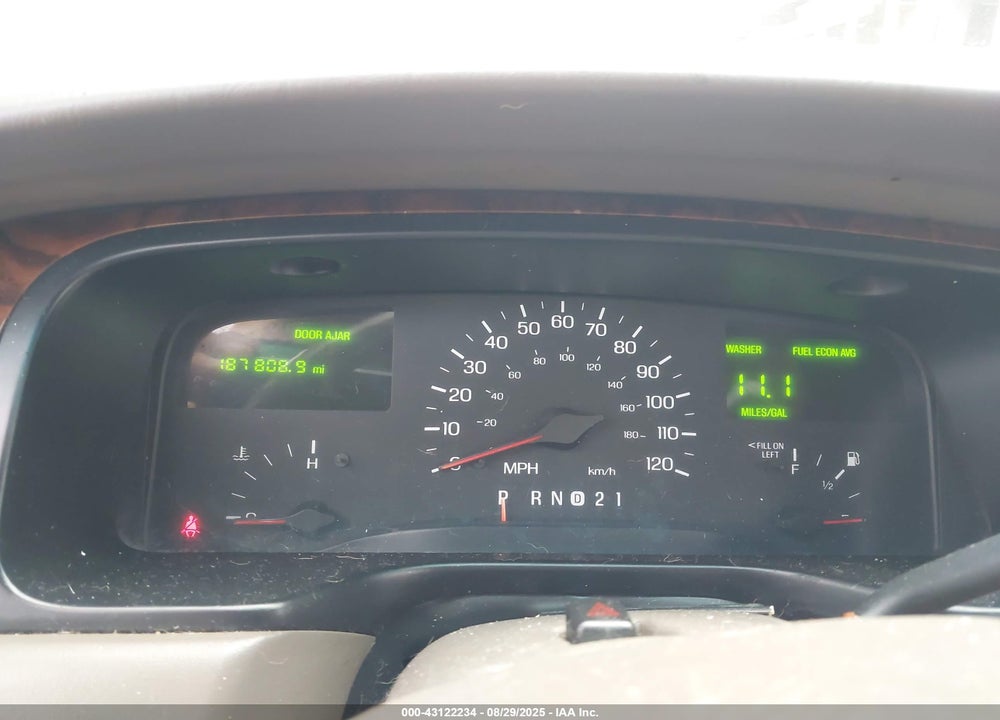 1999 LINCOLN TOWN CAR EXECUTIVE VIN: 1LNHM81W1XY638614