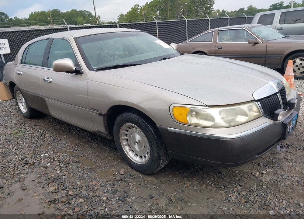 1999 LINCOLN TOWN CAR EXECUTIVE VIN: 1LNHM81W1XY638614