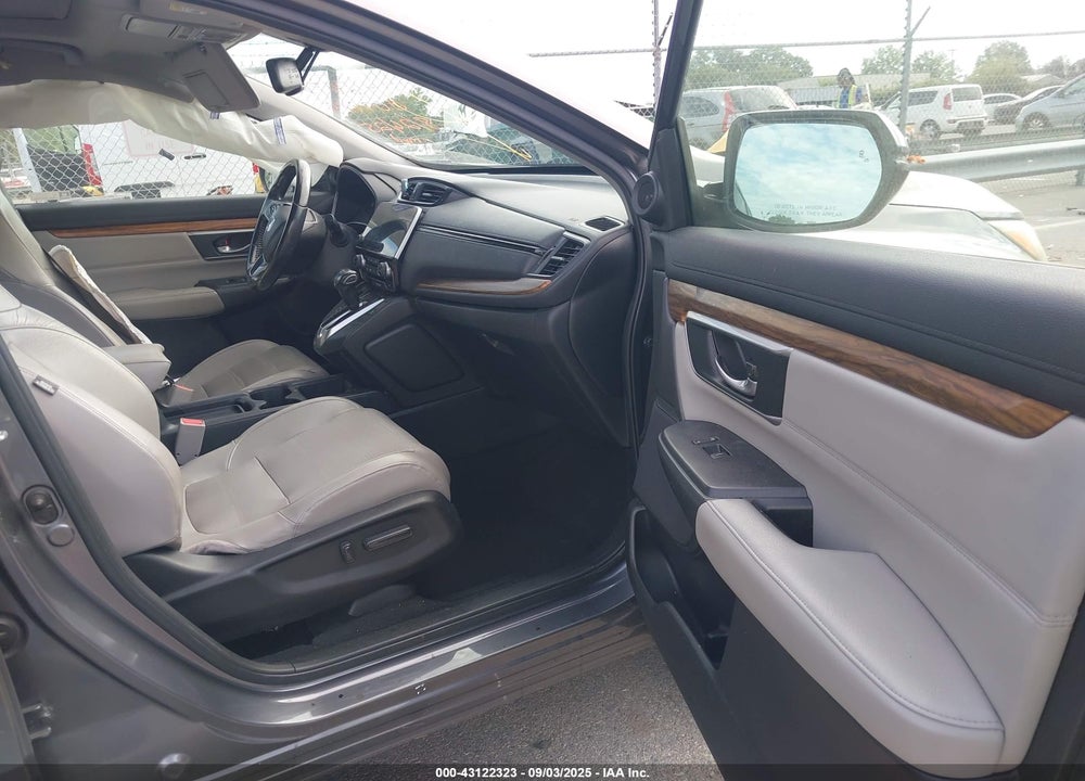 2019 HONDA CR-V TOURING VIN: JHLRW2H9XKX007989