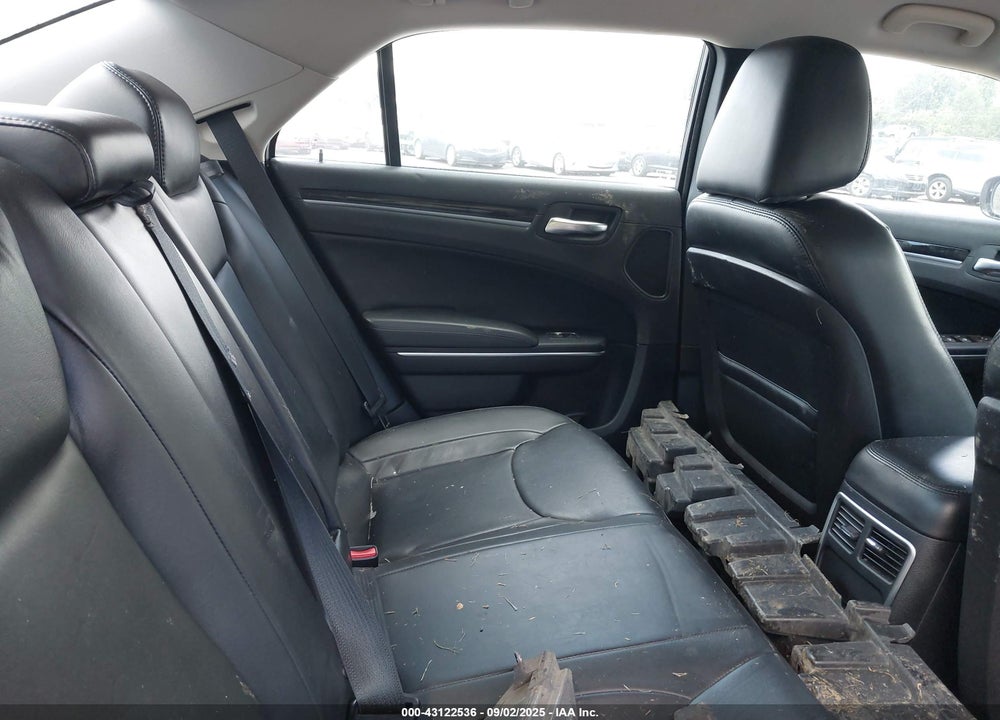 2015 CHRYSLER 300 VIN: 2C3CCARG0FH781637