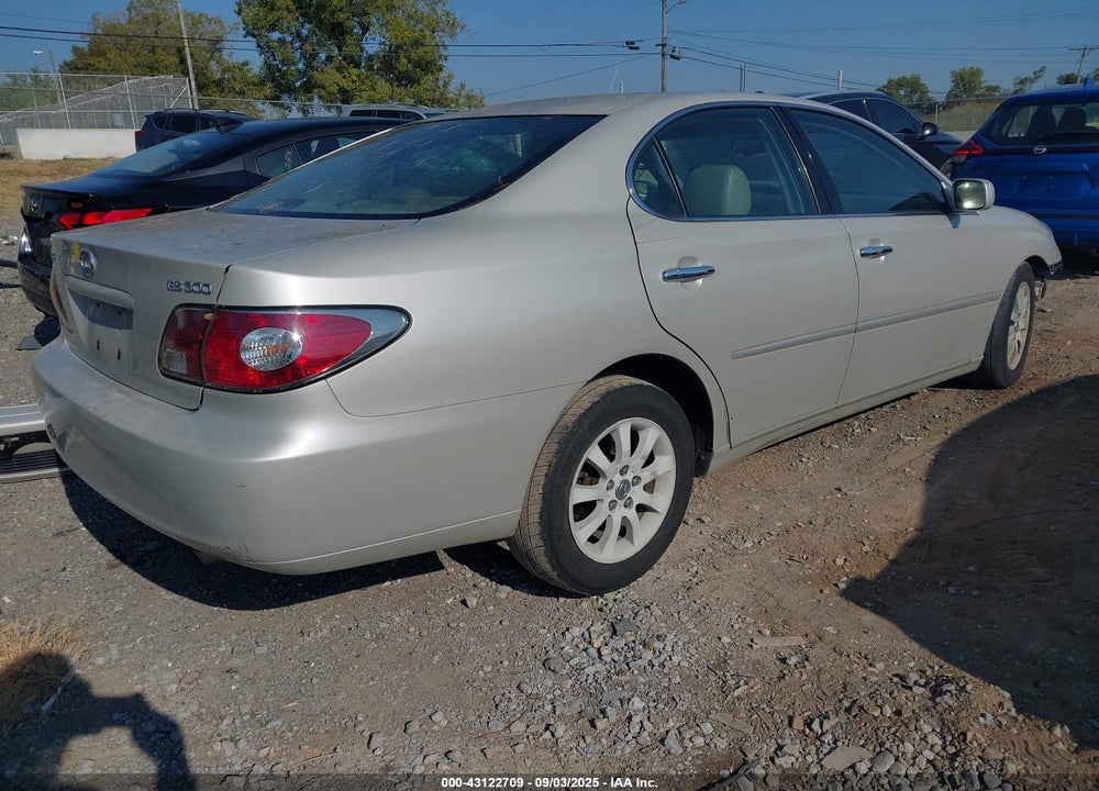 2002 LEXUS ES 300 VIN: JTHBF30G520083013