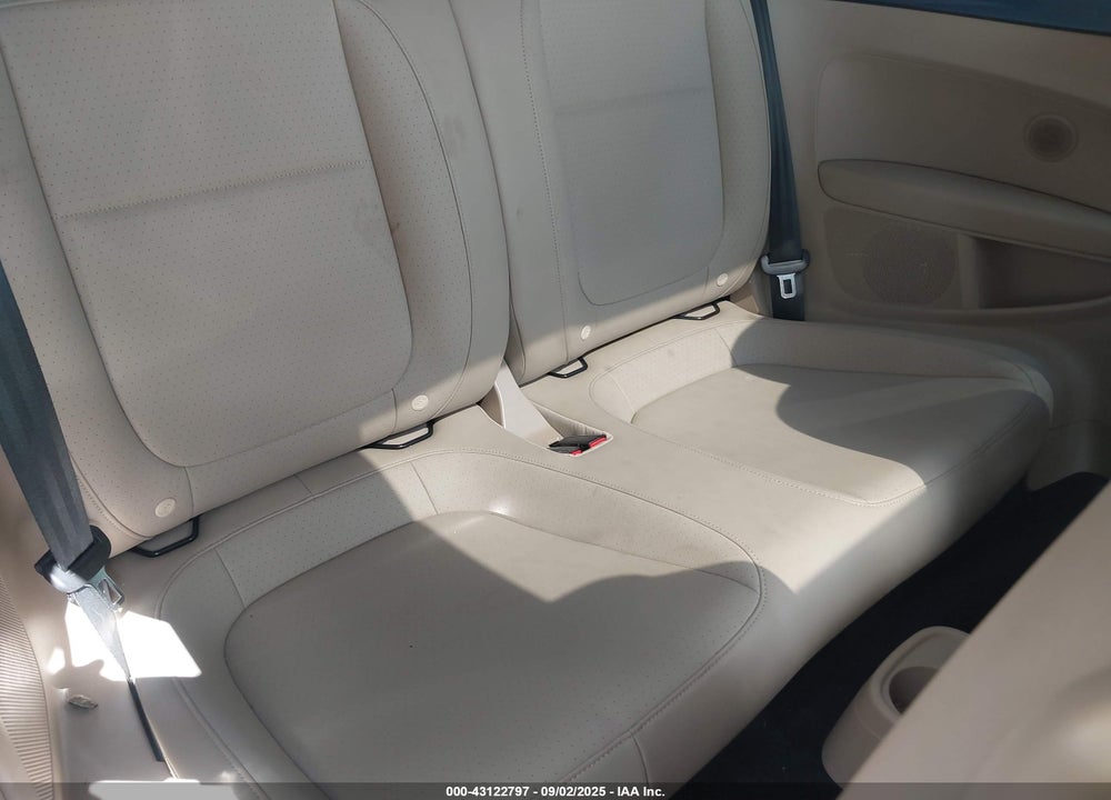 2019 VOLKSWAGEN BEETLE VIN: 3VWJD7AT8KM718323