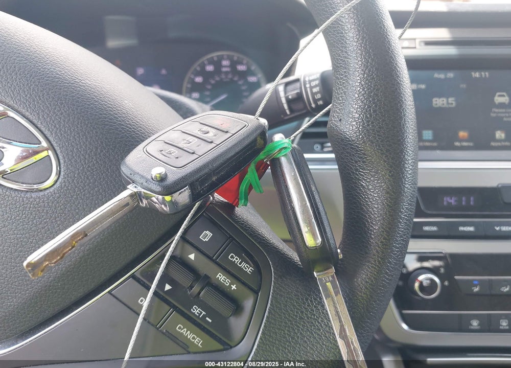 2016 HYUNDAI SONATA VIN: 5NPE24AF9GH307271