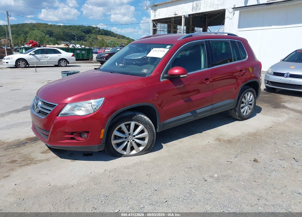 2011 VOLKSWAGEN TIGUAN VIN: WVGAV7AX7BW000566