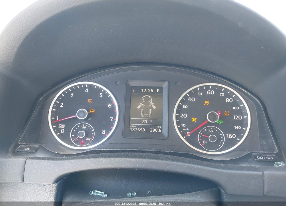 2011 VOLKSWAGEN TIGUAN VIN: WVGAV7AX7BW000566