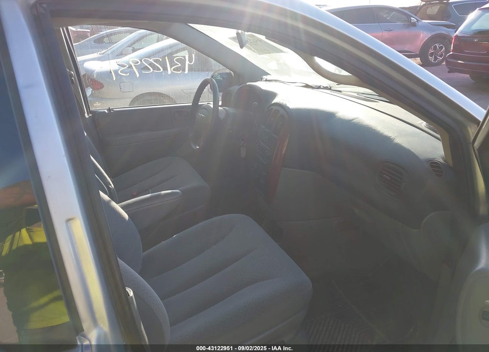 2006 CHRYSLER TOWN & COUNTRY LX VIN: 1A4GP44R66B609921