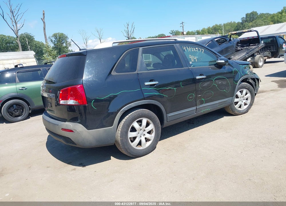 2013 KIA SORENTO VIN: 5XYKT4A21DG419093