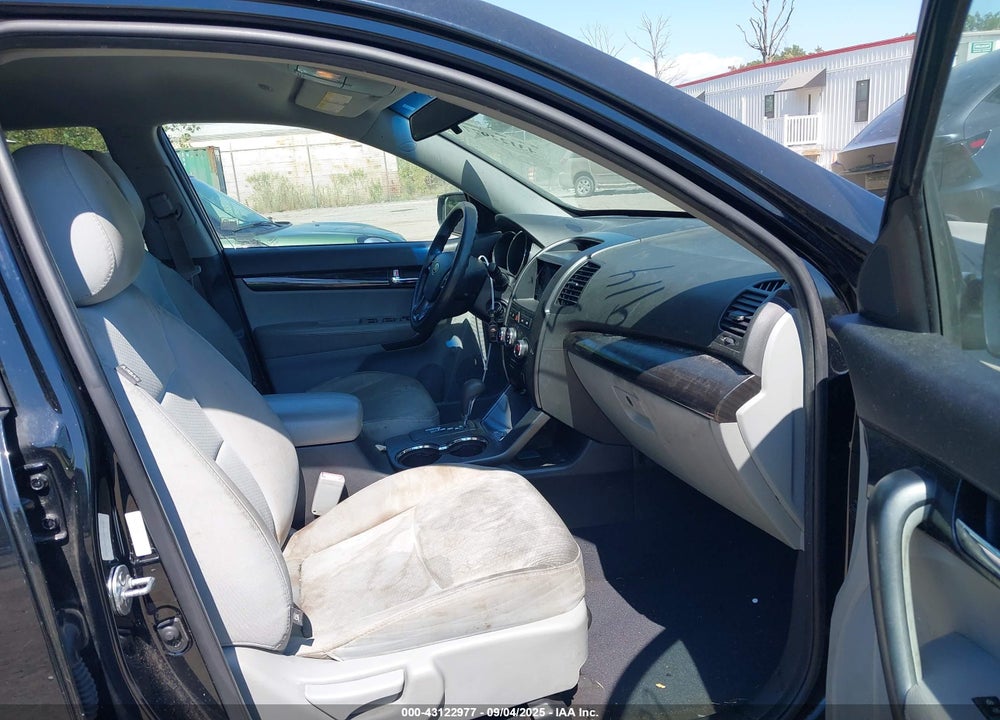 2013 KIA SORENTO VIN: 5XYKT4A21DG419093