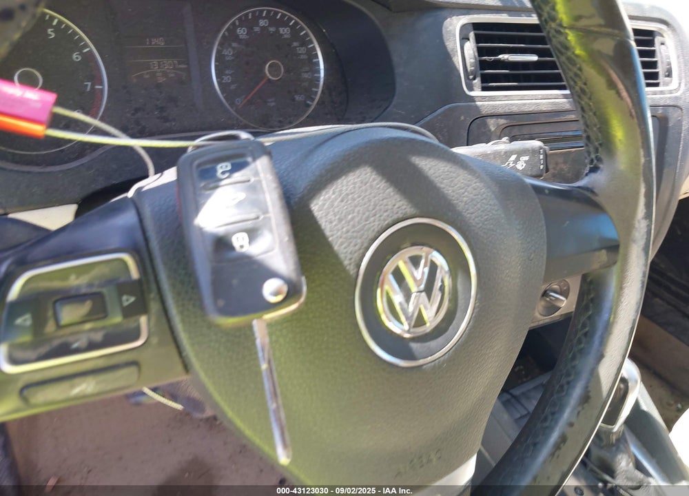2013 VOLKSWAGEN JETTA VIN: 3VWDX7AJ1DM255964