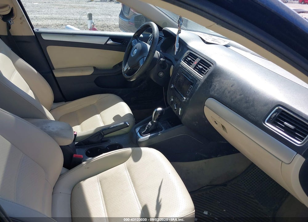 2013 VOLKSWAGEN JETTA VIN: 3VWDX7AJ1DM255964