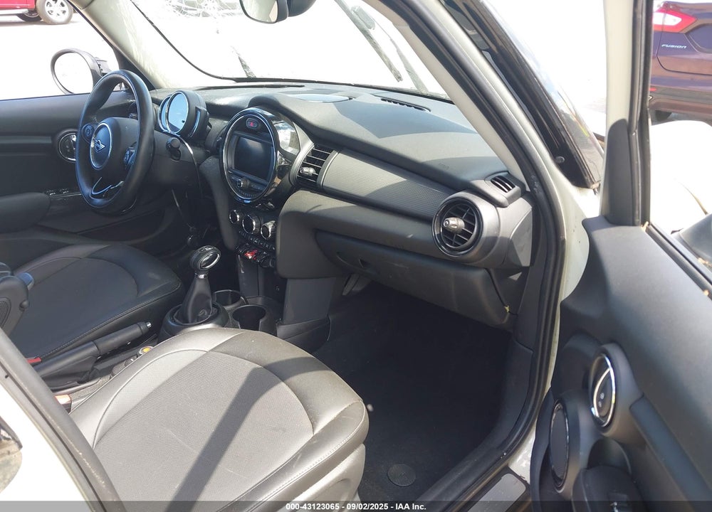 2019 MINI HARDTOP VIN: WMWXU1C56K2J01936
