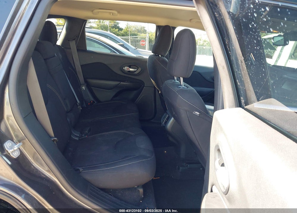 2016 JEEP CHEROKEE VIN: 1C4PJLCB3GW336033