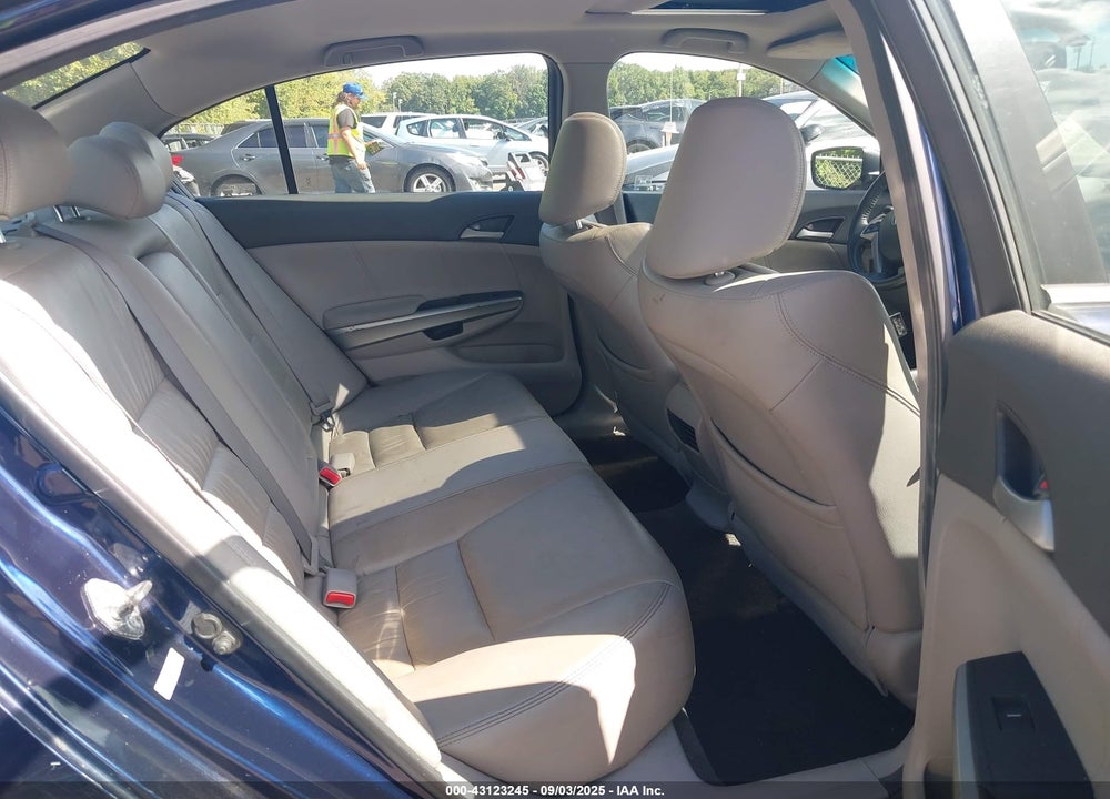 2010 HONDA ACCORD 2.4 EX-L VIN: 1HGCP2F83AA068100