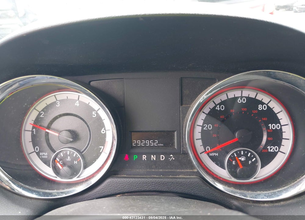 2013 DODGE GRAND CARAVAN SXT VIN: 2C4RDGCG9DR611380
