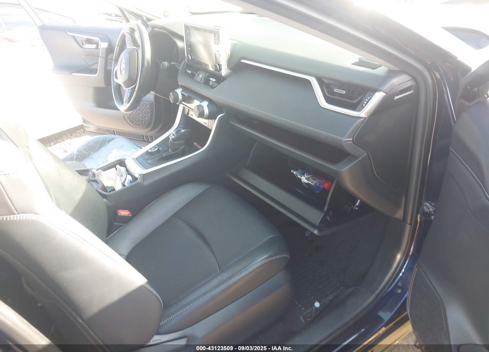 2021 TOYOTA RAV4 VIN: JTMN1RFV0MD075709