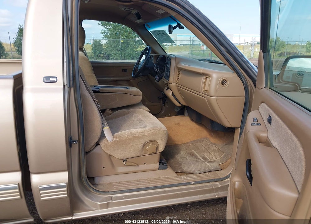 2000 CHEVROLET SILVERADO 1500 LS VIN: 1GCEK14TXYE264402