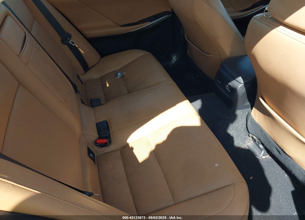 2016 LEXUS IS 300 VIN: JTHCM1D21G5010681