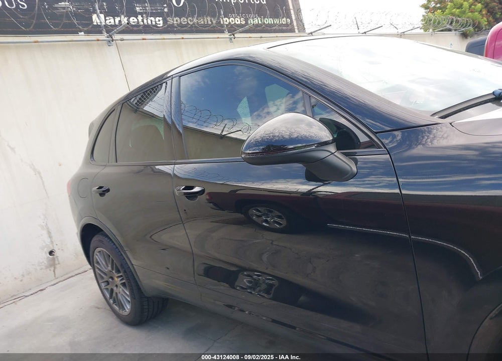2017 PORSCHE CAYENNE VIN: WP1AA2A22HKA82938