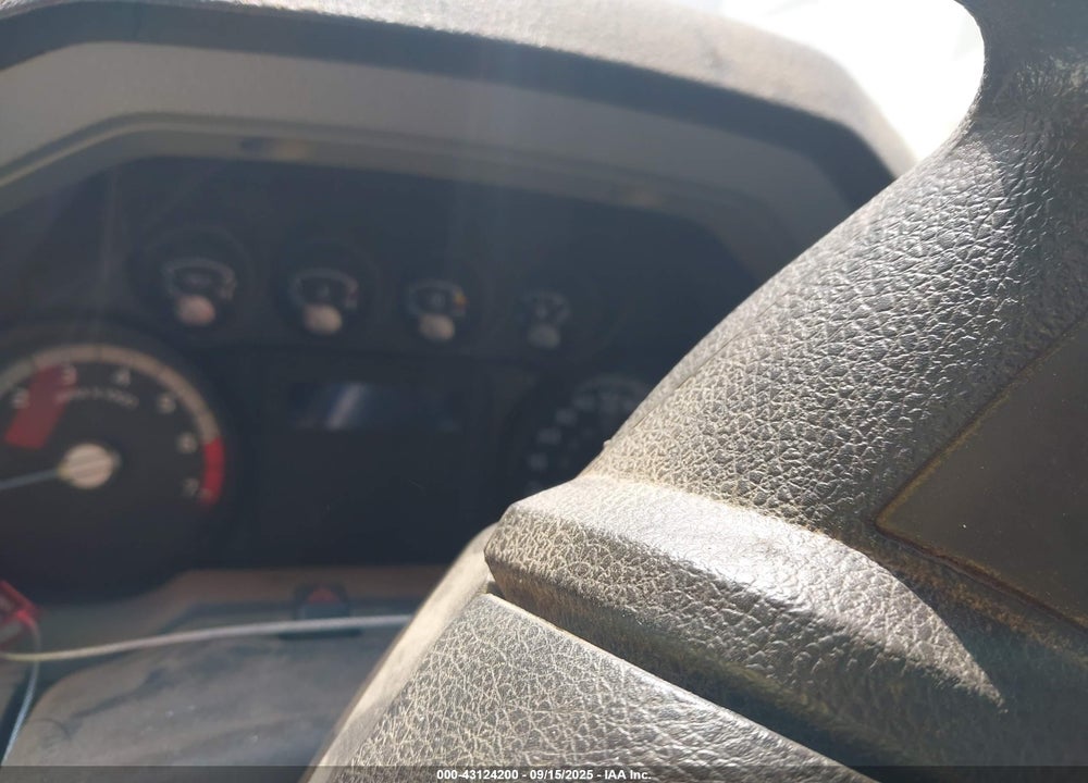 2016 FORD F-350 CHASSIS XL VIN: 1FDRF3H61GEA11033