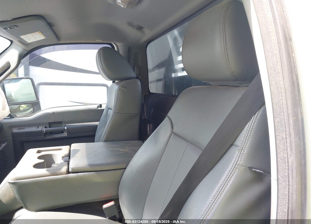 2016 FORD F-350 CHASSIS XL VIN: 1FDRF3H61GEA11033