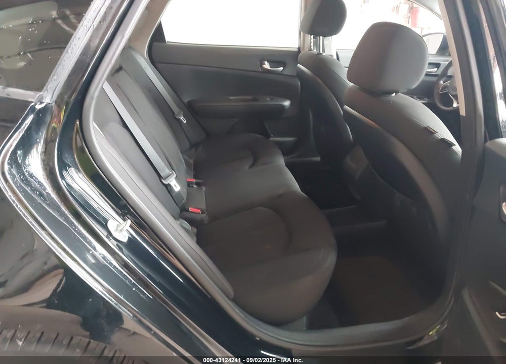 2016 KIA OPTIMA VIN: 5XXGT4L34GG068216