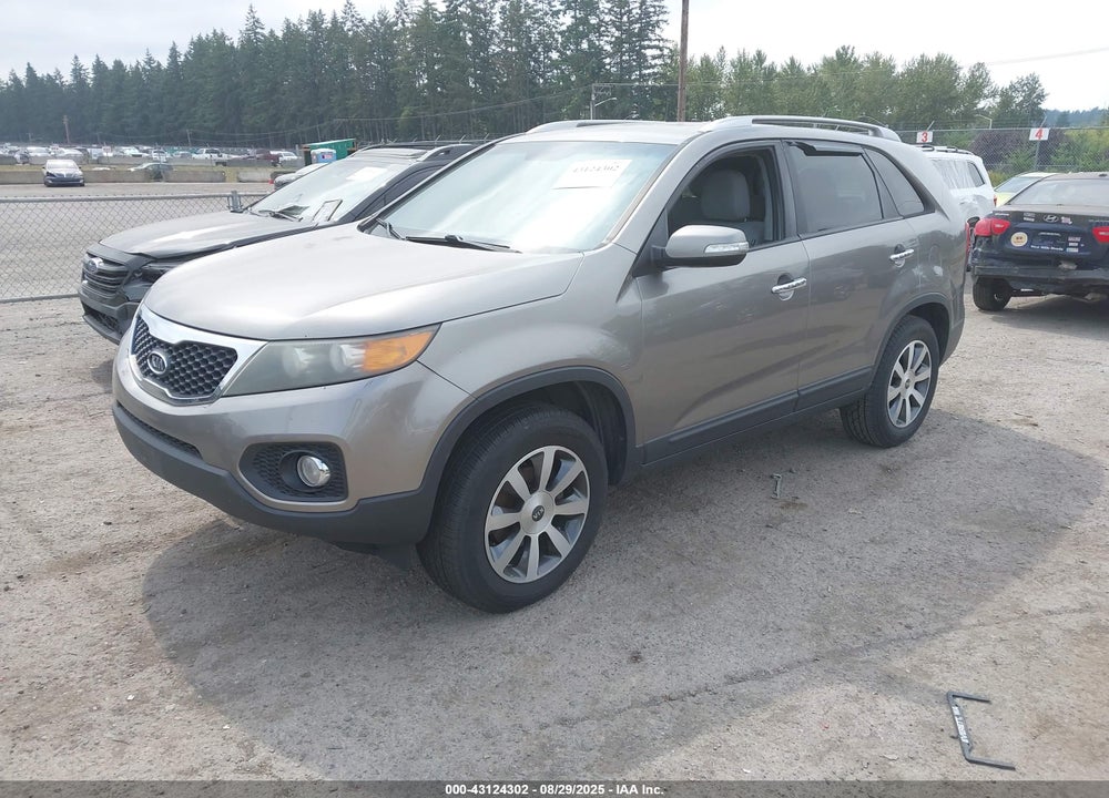 2011 KIA SORENTO LX VIN: 5XYKT3A16BG025359