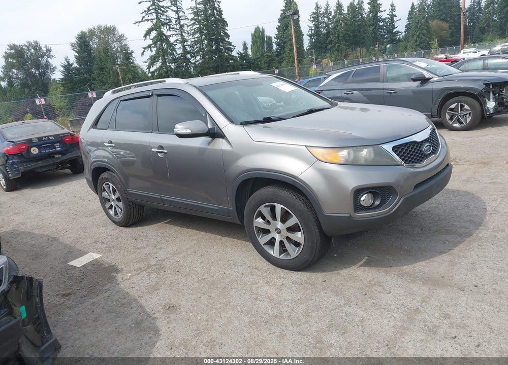 2011 KIA SORENTO LX VIN: 5XYKT3A16BG025359