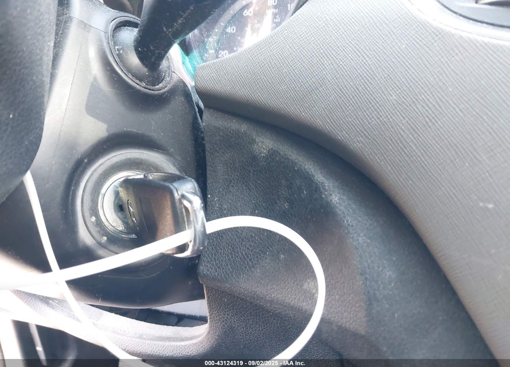 2015 HYUNDAI SANTA FE VIN: 5XYZT3LB3FG302107
