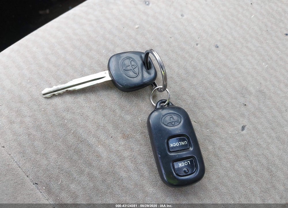 2008 TOYOTA COROLLA VIN: 1NXBR32E78Z009593