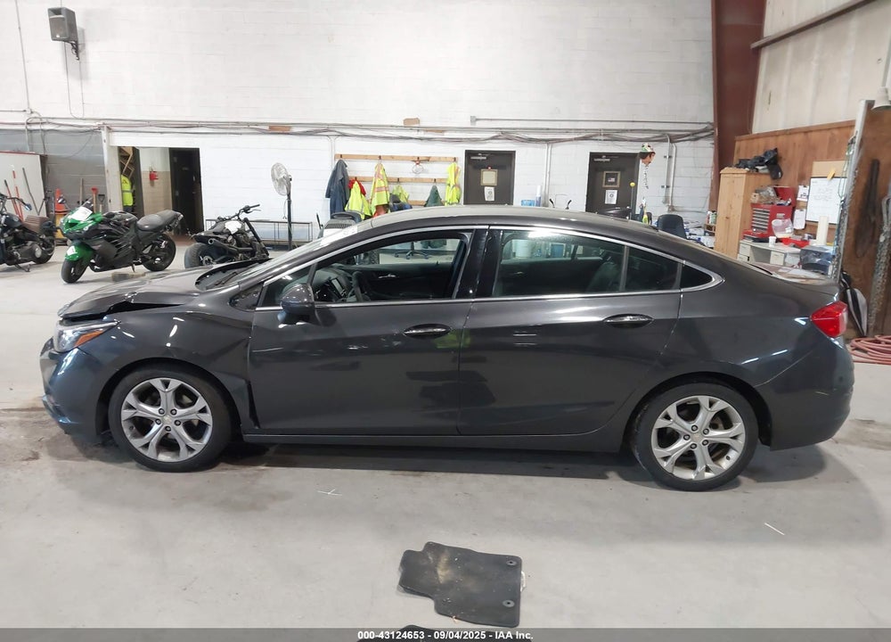 2017 CHEVROLET CRUZE VIN: 1G1BF5SM9H7204702