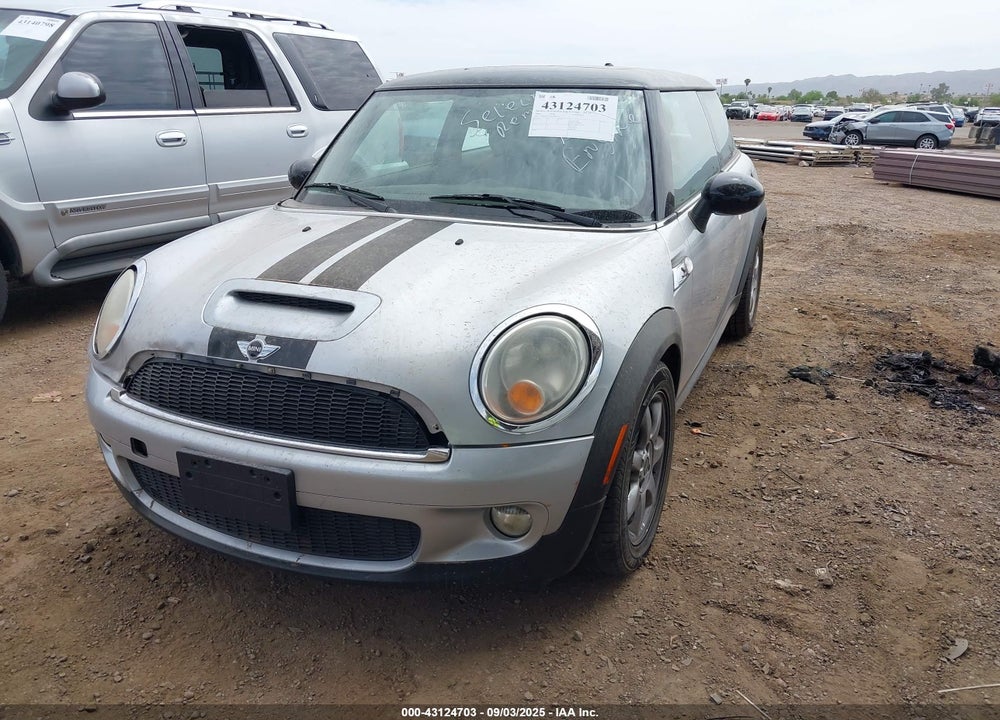 2009 MINI COOPER VIN: WMWMF73529TW81495