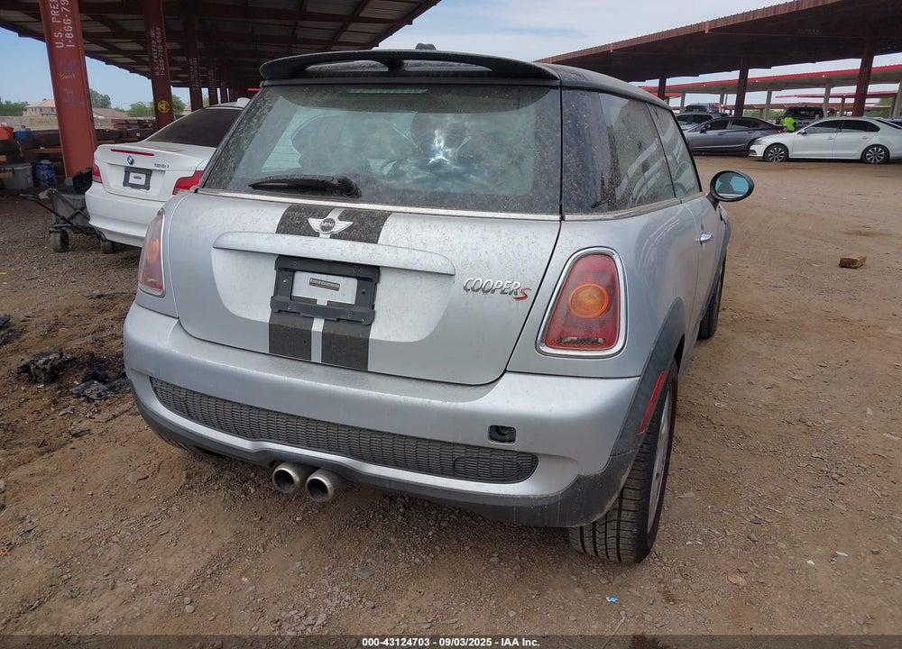 2009 MINI COOPER VIN: WMWMF73529TW81495