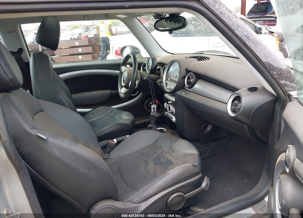 2009 MINI COOPER VIN: WMWMF73529TW81495