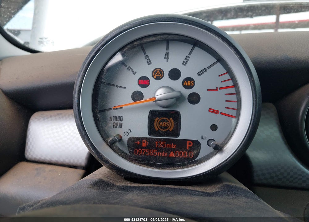 2009 MINI COOPER VIN: WMWMF73529TW81495