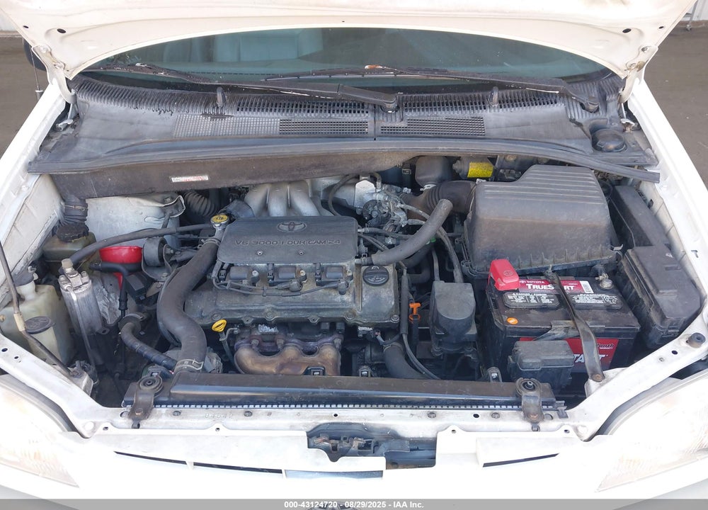 2000 TOYOTA SIENNA XLE VIN: 4T3ZF13C3YU204428