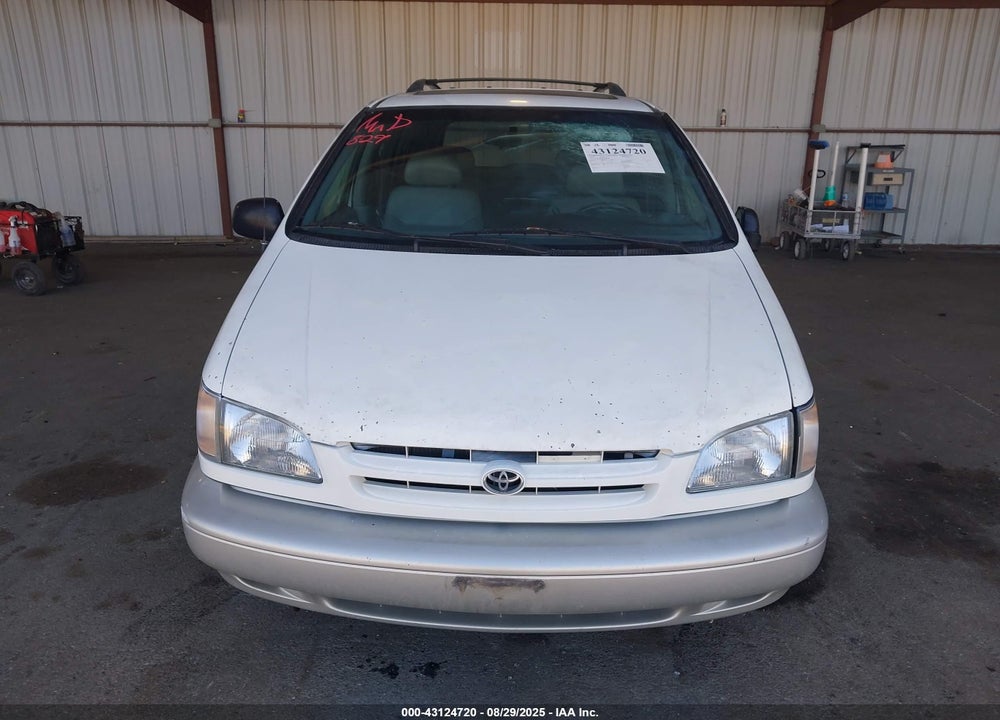 2000 TOYOTA SIENNA XLE VIN: 4T3ZF13C3YU204428