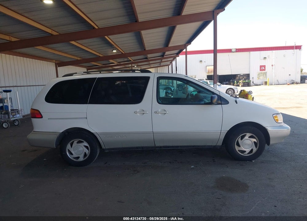 2000 TOYOTA SIENNA XLE VIN: 4T3ZF13C3YU204428