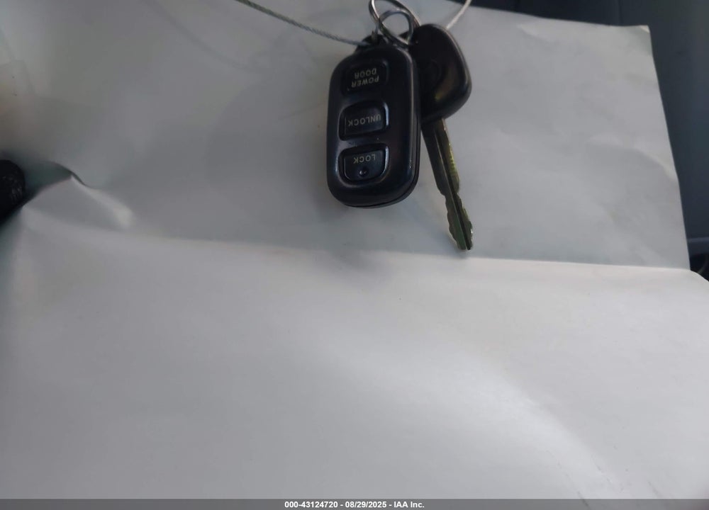 2000 TOYOTA SIENNA XLE VIN: 4T3ZF13C3YU204428