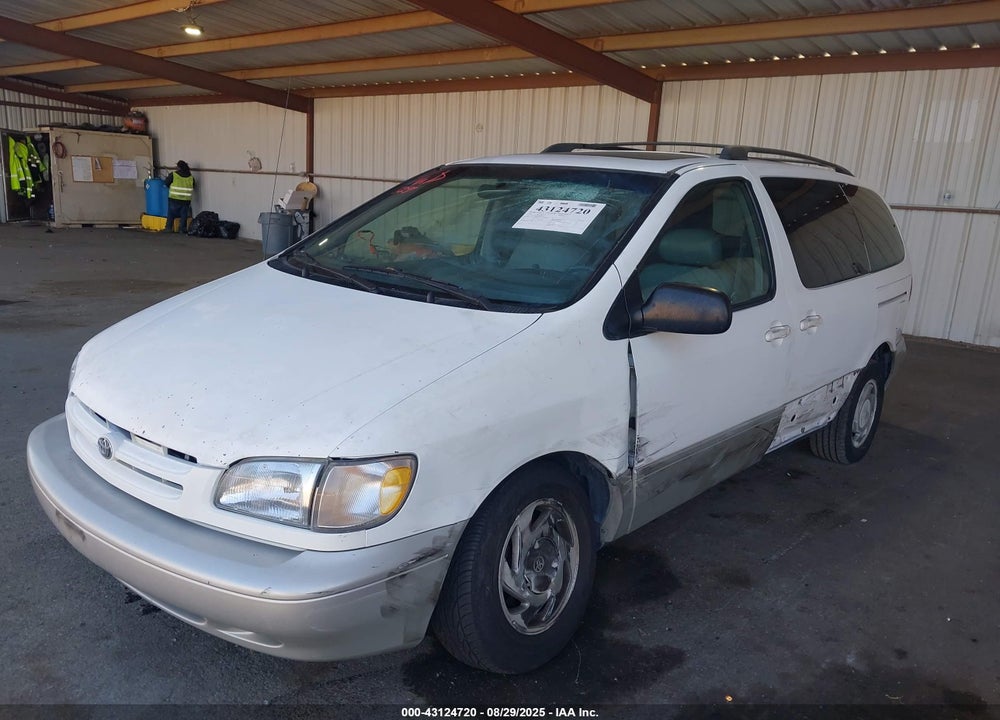 2000 TOYOTA SIENNA XLE VIN: 4T3ZF13C3YU204428