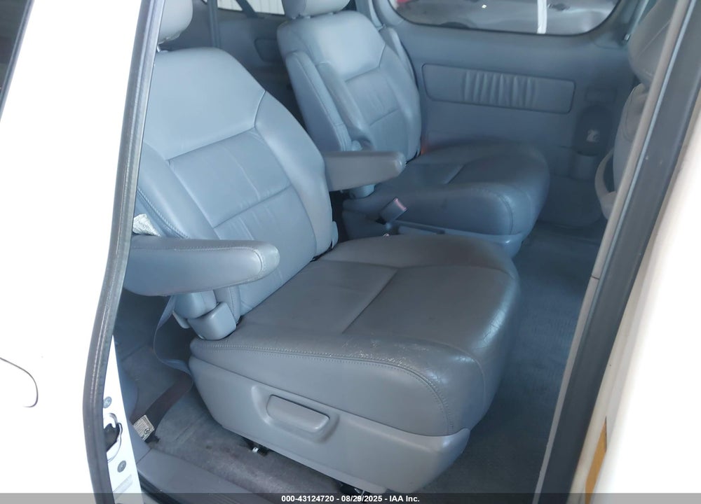 2000 TOYOTA SIENNA XLE VIN: 4T3ZF13C3YU204428