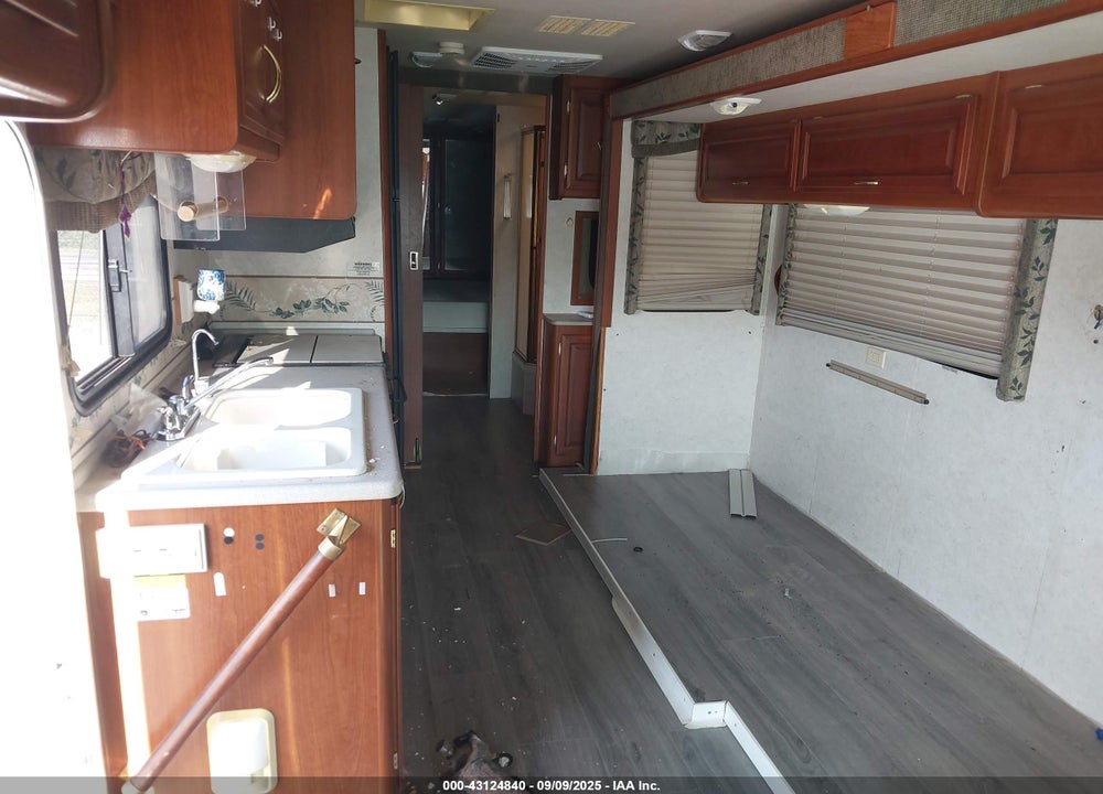 2002 BOUNDER FLEETWOOD RV VIN: 5B4MP67G413337294