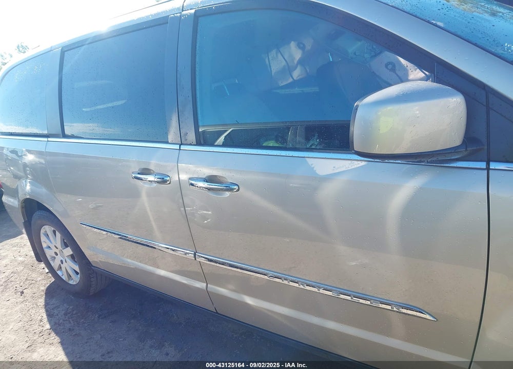2016 CHRYSLER TOWN & COUNTRY VIN: 2C4RC1BG7GR261589